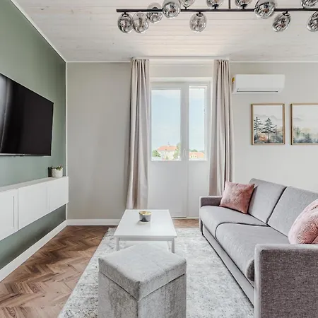 Апартаменты Cozy Modern